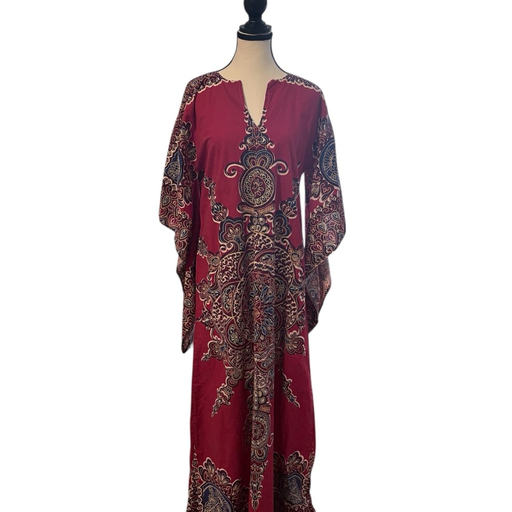 NWOT Red Paisley Kaftan Size Small